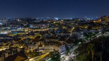 Sonbahar gece timelapse, Portekiz, ışıklı bina ile şehir merkezinin Lizbon hava panorama görünüm