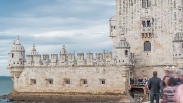 Torre de Belém é uma torre fortificada localizada na freguesia civil de Santa Maria de Belém, em Lisboa, Portugal — Vídeo de Stock