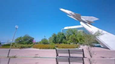 Mig-21 uçak Zafer Meydanı timelapse hyperlapse içinde bir anıtıdır. Aktau, Kazakistan