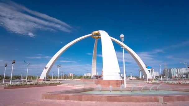 Park benannt nach dem ersten Präsidenten der Republik Kasachstan in der Stadt Aktobe Zeitraffer-Hyperlapse. — Stockvideo