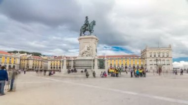 Bronz heykel Kral Jose ben ve zafer takı ticaret Rua Augusta, kare timelapse hyperlapse Lizbon, Portekiz.