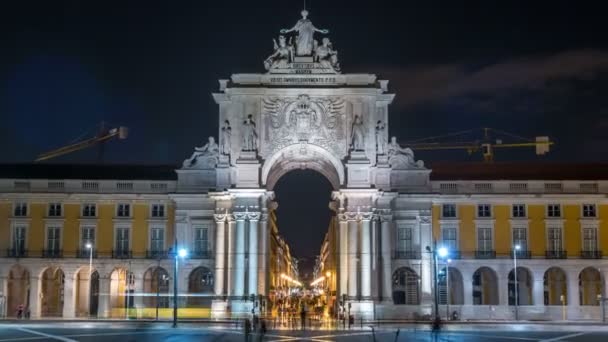 Vítězný oblouk na Rua Augusta v Commerce čtvercové noční timelapse v Lisabonu, Portugalsko. — Stock video