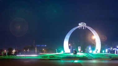 Omegovsky yüzük gece timelapse hyperlapse ortasına flowerbed.