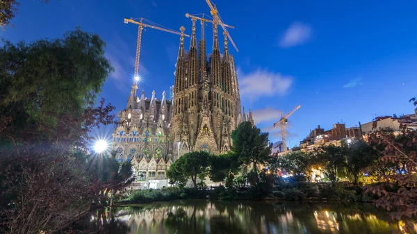 Sagrada Familia Una Gran Iglesia Católica Barcelona España Día Noche — Foto de Stock