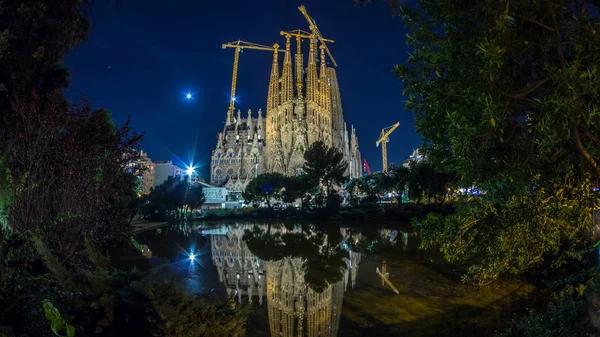 Iluminado Sagrada Familia Una Gran Iglesia Católica Barcelona España Timelapse — Foto de Stock