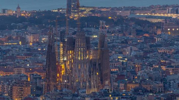 Sagrada Familia Una Gran Iglesia Católica Barcelona España Noche Día — Foto de Stock