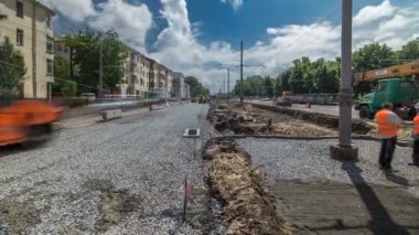 Yol yapımı ve onarımı timelapse bir taş turuncu titreşim silindir kompaktör rulo