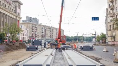 Vinç yol inşaat site timelapse, beton plaka yükleme.