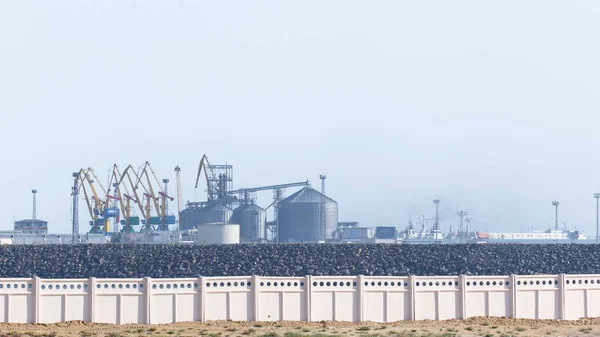 Vista Timelapse Del Puerto Ciudad Aktau Kazajstán Grúas Tanques — Foto de Stock