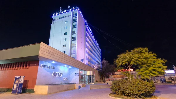 Éjszakai Aktau Hotel Timelapse Hyperlapse Épület Megvilágítás Kazahsztán — Stock Fotó