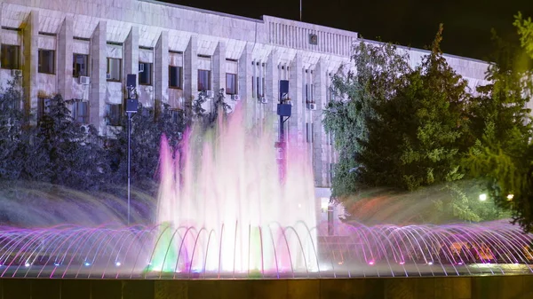 Eğlence Müzik Çeşme Tornado Uralsk Gece Timelapse Hyperlapse Işıklı Park — Stok fotoğraf