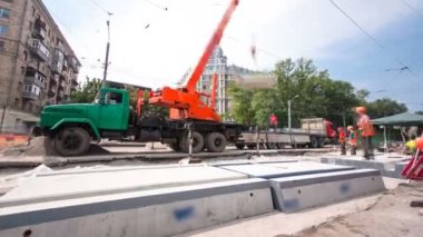 Vinç yol inşaat site timelapse hyperlapse, beton plaka yükleme.
