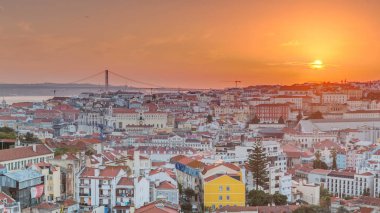 Leyleklerin sonbahar akşam, Portekiz ile Lizbon şehir merkezinin günbatımı hava panorama manzaraya. Sophia de Mello Breyner Andresen bakış açısıyla üstten görünüm