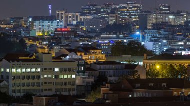 Sonbahar gece, Portekiz aydınlatılmış binalar ile şehir merkezinin Lizbon hava panorama görünüm. Sophia de Mello Breyner Andresen bakış açısıyla üstten görünüm