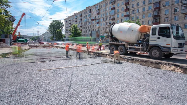 Prac Betonowych Dla Budownictwa Drogowego Konserwacji Wielu Pracowników Mikser Timelapse — Zdjęcie stockowe