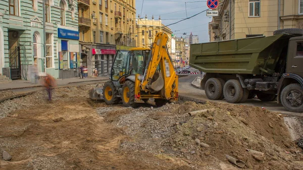 Cargador Camiones Industrial Excavadora Moviendo Tierra Descarga Camión Volquete Timelapse — Foto de Stock