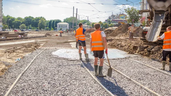 Бетонні Роботи Будівництва Доріг Багатьма Робітниками Уніформі Машинобудуванні Змішувача Реконструкція — стокове фото