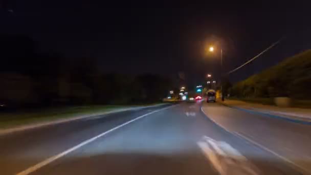 Dirija a uma velocidade rápida nas ruas noturnas timelapse hyperlapse drivelapse . — Vídeo de Stock