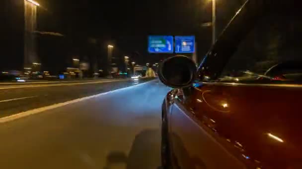 Ar se déplace à vitesse rapide dans les rues de nuit timelapse hyperlapse drivelapse . — Video