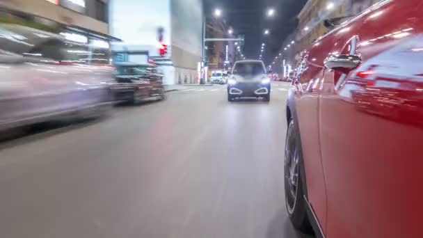 Ar se mueve a velocidad rápida en la avenida nocturna timelapse hyperlapse drivelapse . — Vídeos de Stock