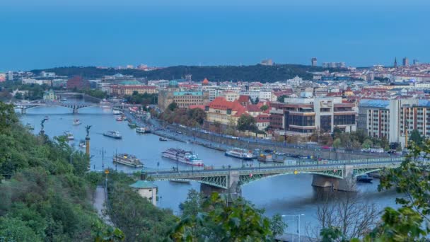 Hava Akşam Görünümü Vltava Nehri Trafik Gün Gece Geçiş Timelapse — Stok video