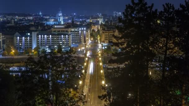 Cechuv bron natt utsikten från Letenske trädgård timelapse. — Stockvideo