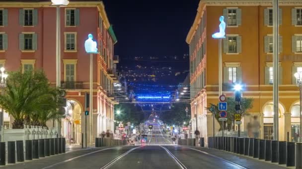 Paisaje nocturno con tranvía en movimiento en la plaza Massena en el timelapse del centro — Vídeos de Stock