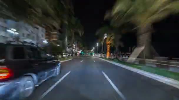 Dirigir nas ruas noturnas em Nice timelapse hyperlapse drivelapse, França . — Vídeo de Stock