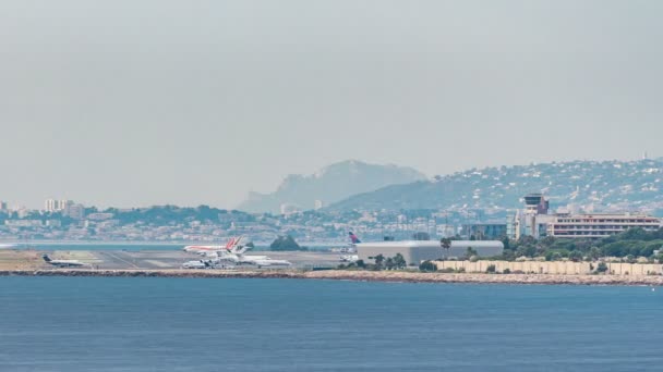 南フランスのタイムラプスでニース空港の航空写真 — ストック動画