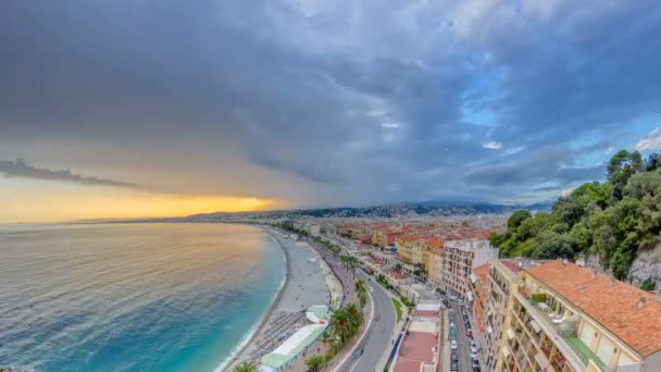 Zonsondergang over de mooie stad en de Middellandse Zee luchtfoto timelapse — Stockvideo