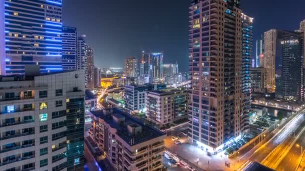 Vue aérienne du port de plaisance de Dubaï depuis un point de vue timelapse nocturne . — Video