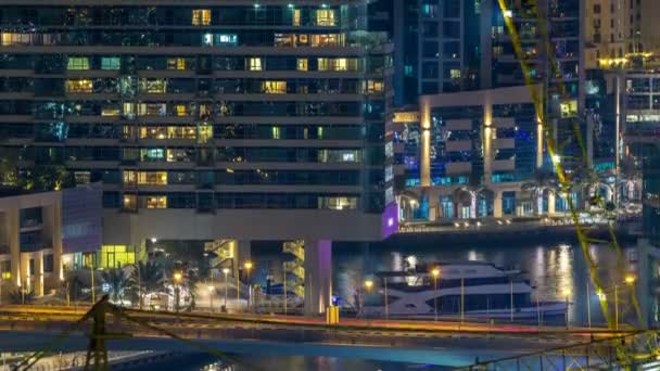 Vue aérienne du port de plaisance de Dubaï depuis un point de vue timelapse nocturne . — Video