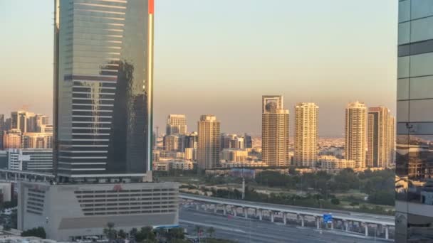 Dubajské panoráma ukazující oblasti al barsha v západu slunce timelapse ve Spojených arabských emirátech — Stock video