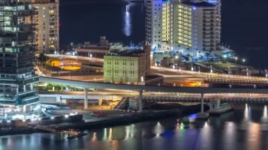 Palm Jumeirah Adası gece timelapse havadan görünümü.