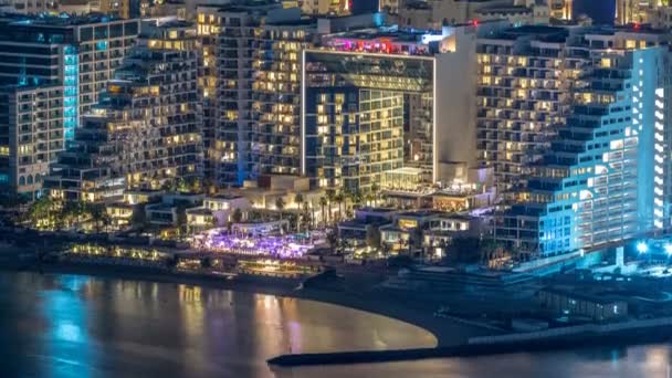 Luchtfoto van Palm Jumeirah Island nacht timelapse. — Stockvideo