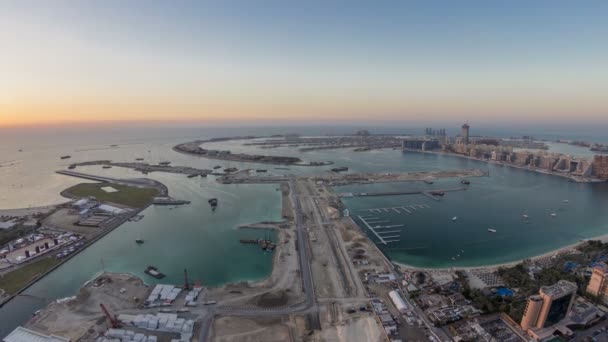 Naplemente Légifelvételek a Palm Jumeirah-szigetre nap éjszaka timelapse. — Stock videók