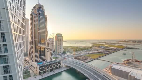 JBR i Dubai marina podczas zachód antenowe timelapse — Wideo stockowe