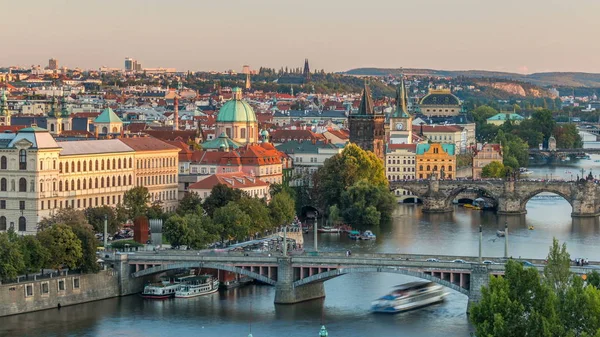 Letecký Pohled Západ Slunce Řeky Vltavy Mosty Dopravní Večer Timelapse — Stock fotografie