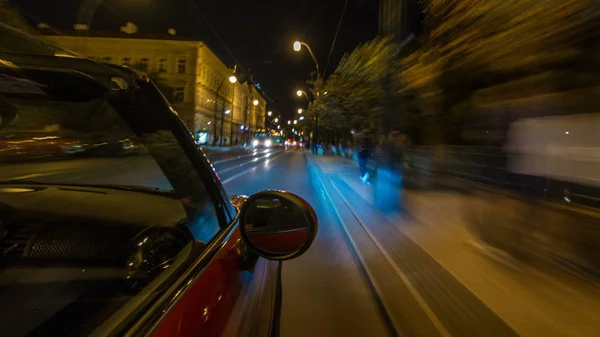 Bilen Rör Sig Med Snabb Fart Den Natt Gatorna Timelapse — Stockfoto