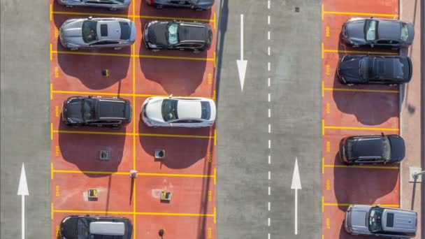 PKW-Parkplatz von oben betrachtet Zeitraffer, Luftaufnahme — Stockvideo