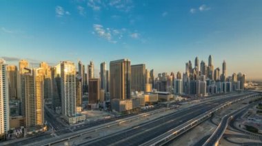 Dubai Yat Limanı gökdelenler sunrise Jlt gelen Dubai timelapse, Birleşik Arap Emirlikleri hava en iyi manzaraya.