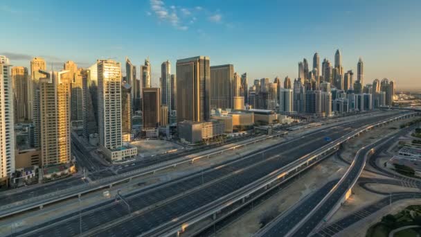 Dubai Marina skyskrapor topp Flygfoto på sunrise från Jlt i Dubai timelapse, Förenade Arabemiraten. — Stockvideo