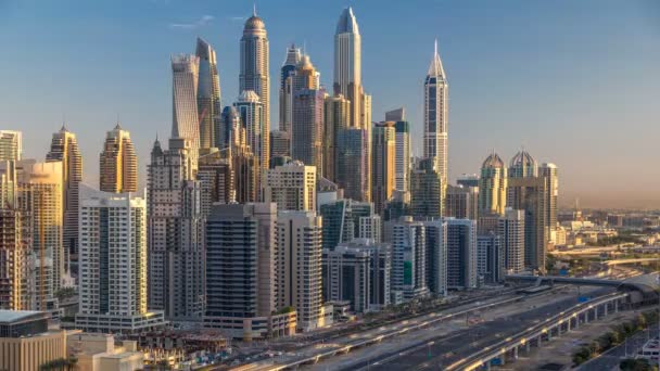 Dubai Marina skyskrapor topp Flygfoto på sunrise från Jlt i Dubai timelapse, Förenade Arabemiraten. — Stockvideo