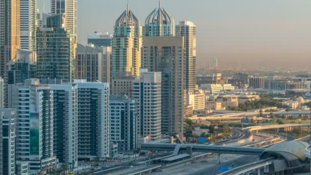 Dubai Marina wolkenkrabbers luchtfoto bovenaanzicht bij zonsopgang van Jlt in timelapse van Dubai, Verenigde Arabische Emiraten. — Stockvideo