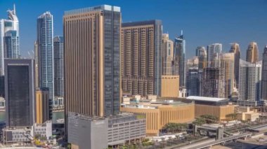 Dubai Yat Limanı gökdelenler Jlt üzerinden sabah Dubai timelapse, Birleşik Arap Emirlikleri hava en iyi manzaraya.