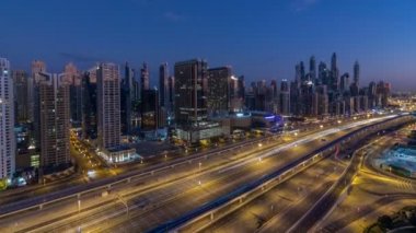 Dubai Yat Limanı gökdelenler için gün timelapse, Birleşik Arap Emirlikleri Dubai gece Jlt üzerinden doğmadan'deki hava üstten görünüm.