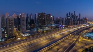Dubai Yat Limanı gökdelenler için gün timelapse, Birleşik Arap Emirlikleri Dubai gece Jlt üzerinden doğmadan'deki hava üstten görünüm.