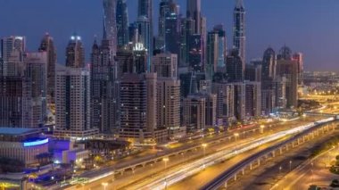 Dubai Yat Limanı gökdelenler için gün timelapse, Birleşik Arap Emirlikleri Dubai gece Jlt üzerinden doğmadan'deki hava üstten görünüm.