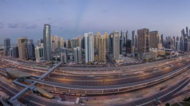 Dubai Yat Limanı gökdelenler için gün timelapse, Birleşik Arap Emirlikleri Dubai gece Jlt üzerinden doğmadan'deki hava üstten görünüm.