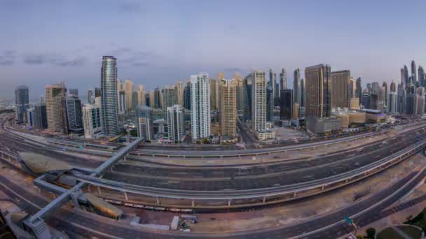 Dubai Marina rascacielos vista aérea antes del amanecer de JLT en Dubai noche al día timelapse, Emiratos Árabes Unidos . — Vídeos de Stock